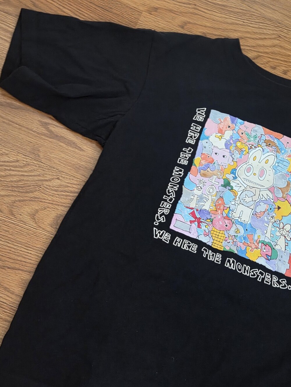 Uniqlo x POP MART UT T-Shirt THE MONSTERS LABUBU Black Japan Sz Medium Unisex - Picture 2 of 8
